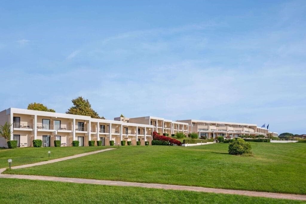 Картинка Ramada Plaza by Wyndham Thraki 5*