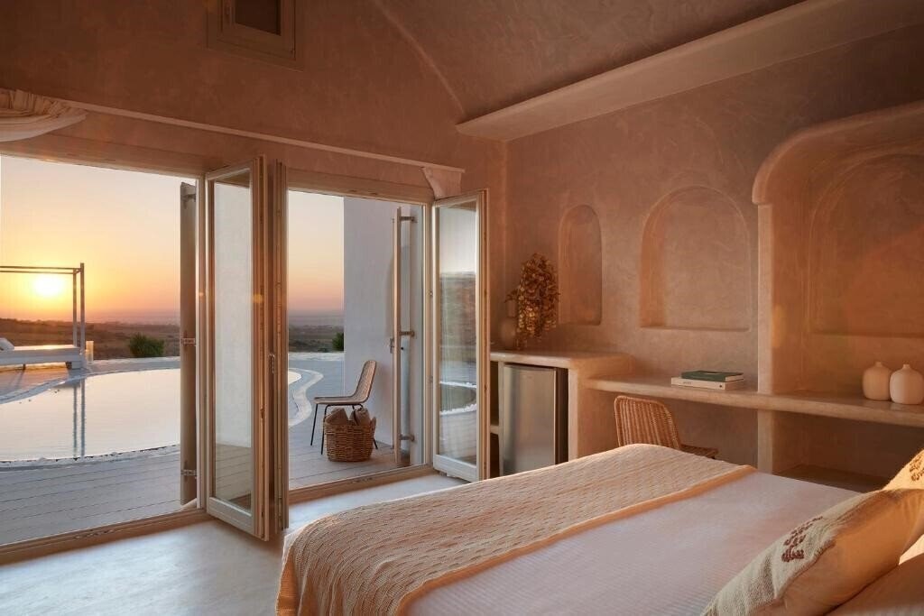Отель Danae Suites Santorini 4*