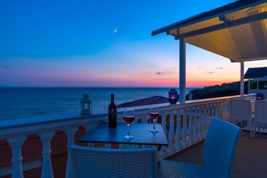 Картинка Mesogeios 2000 3*