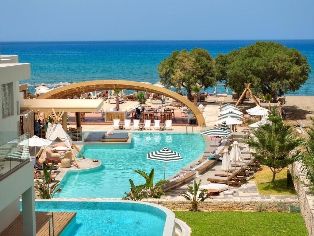 Фотографія Enorme Teatro Beach 4*