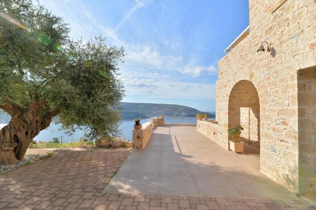 Фотографія Akrolithi Boutique Hotel & Suites 3*