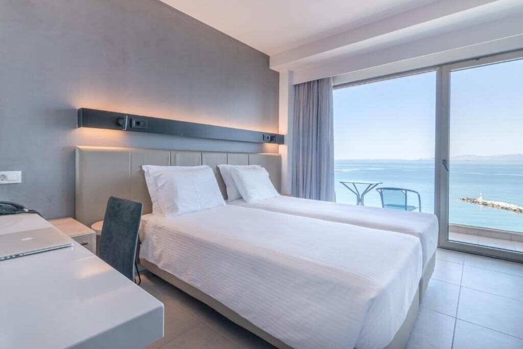 Фотография Avra Rafina 4*