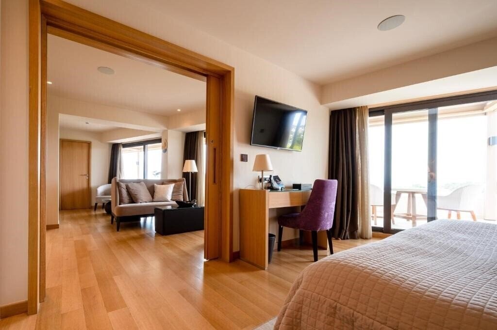 Фото Somewhere Boutique Hotel Vouliagmeni 5*