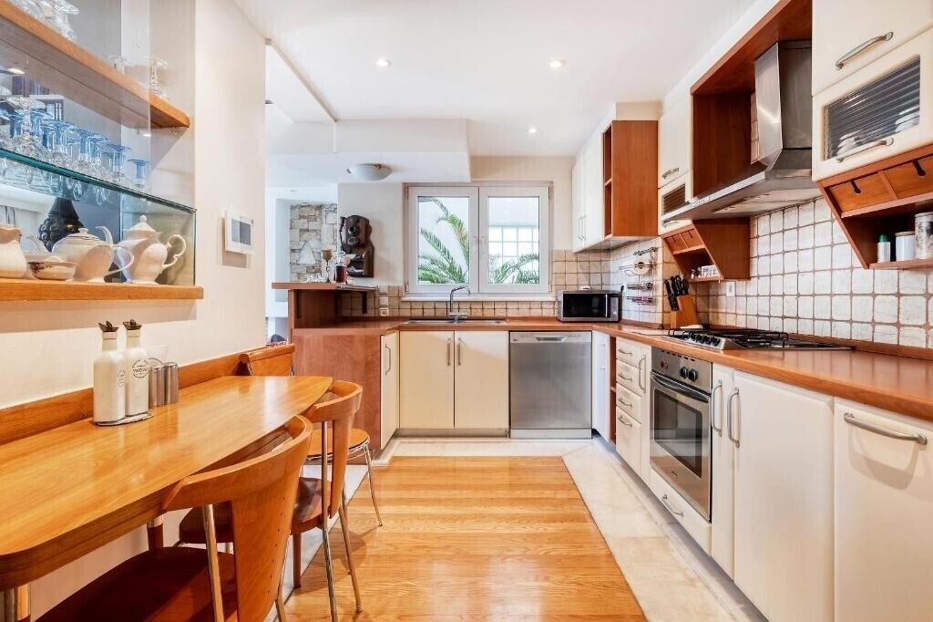 Фотографія Artistic Villa 4*