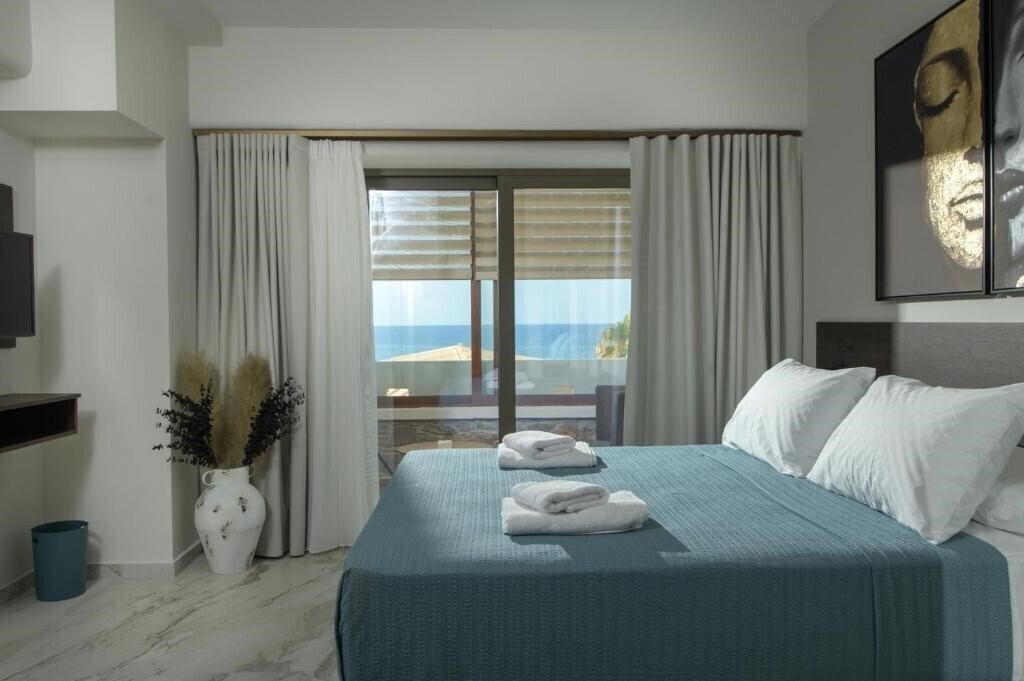 Отель Envy Seaside Suites 3*