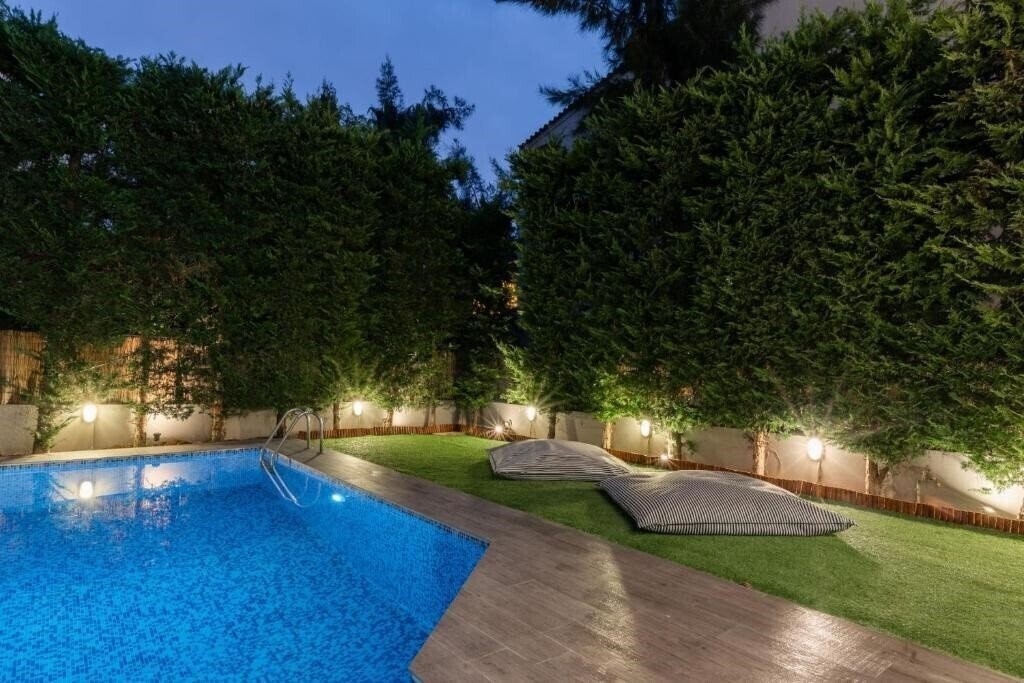 Готель Athenian Grand Riviera Villa 5*