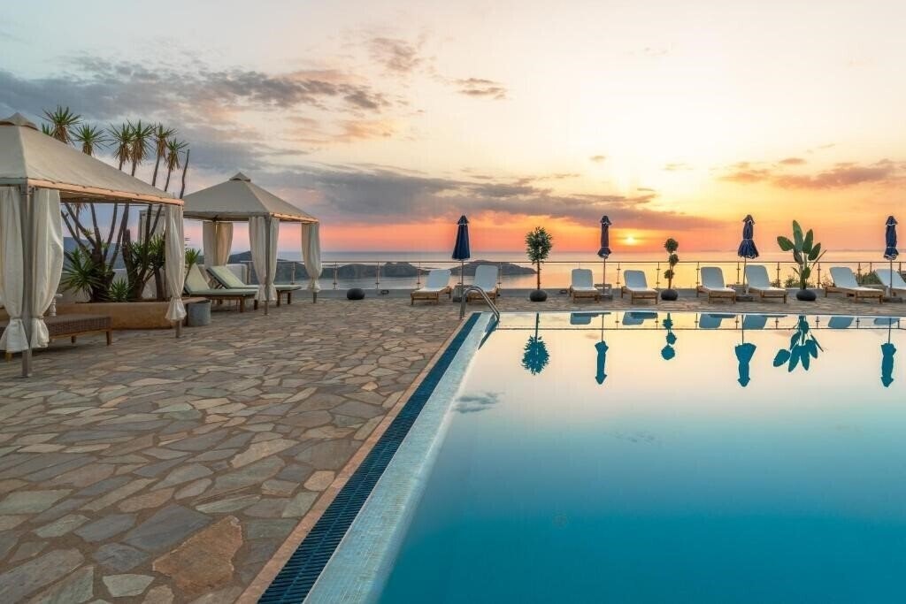 Отель Adrakos Apartments 3*