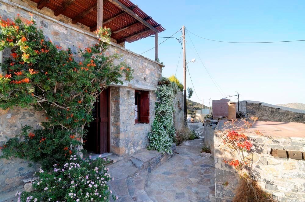 Отель Elounda Traditional Art Suites 4*