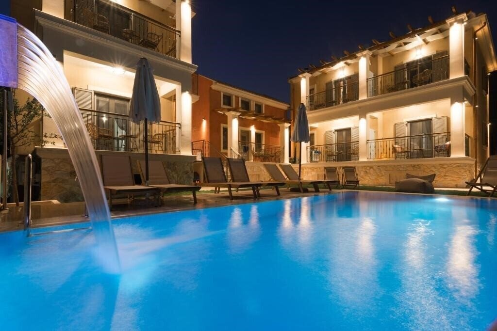Готель Perla Luxury Living 4*