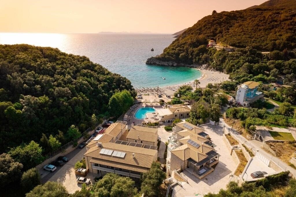 Отель Anemolia Hotel & Stylish Suites 4*