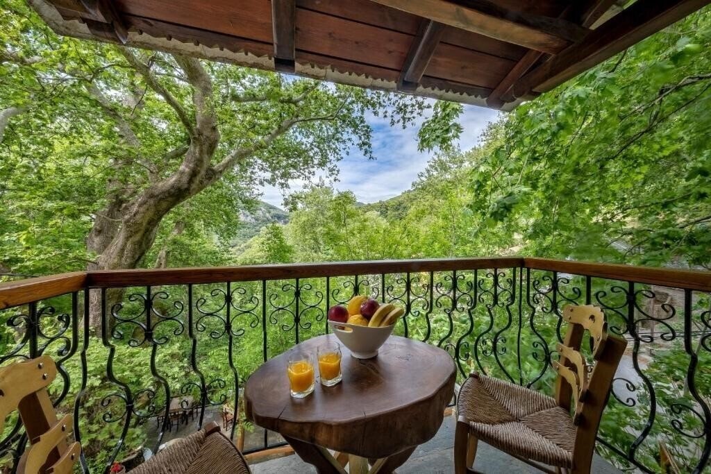Отель Palios Stathmos 4*