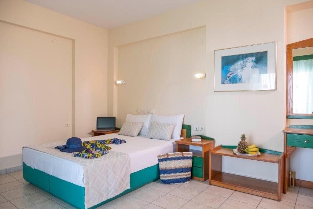 Фотографія Aristides Hotel Fourka 1*