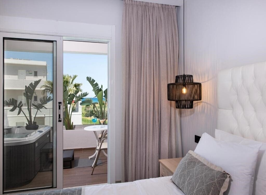 Фото Delfina Tropic Beach 4*