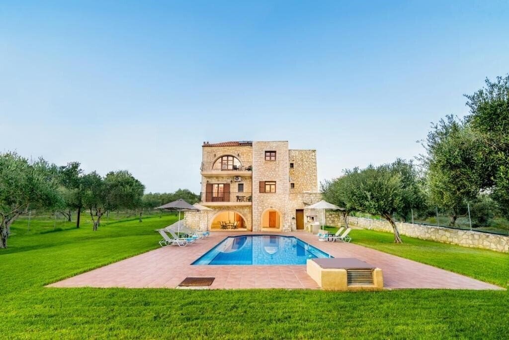 Отель Villa Ostria 4*