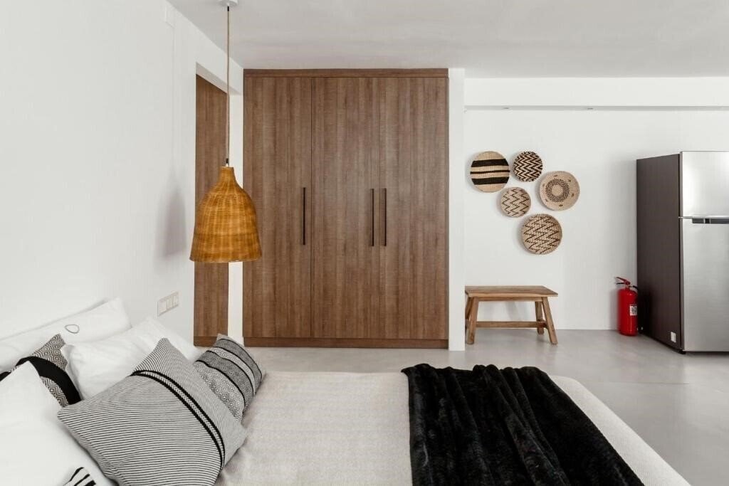 Фото Pebble Luxury Suite by The Sea 3*