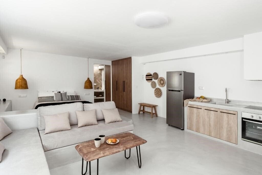 Фотографія Pebble Luxury Suite by The Sea 3*