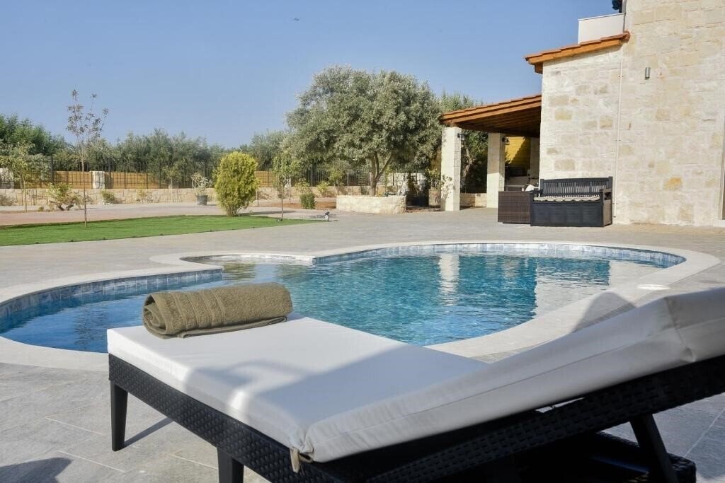 Готель Villas Beach Front Katrin 3*