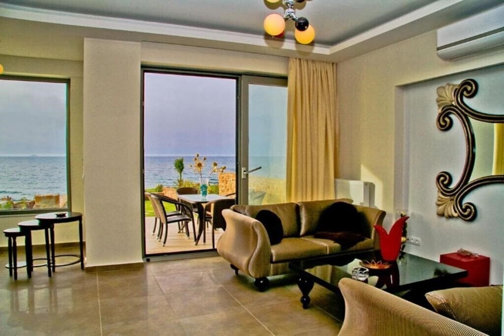 Готель Villas Beach Front Peri 3*