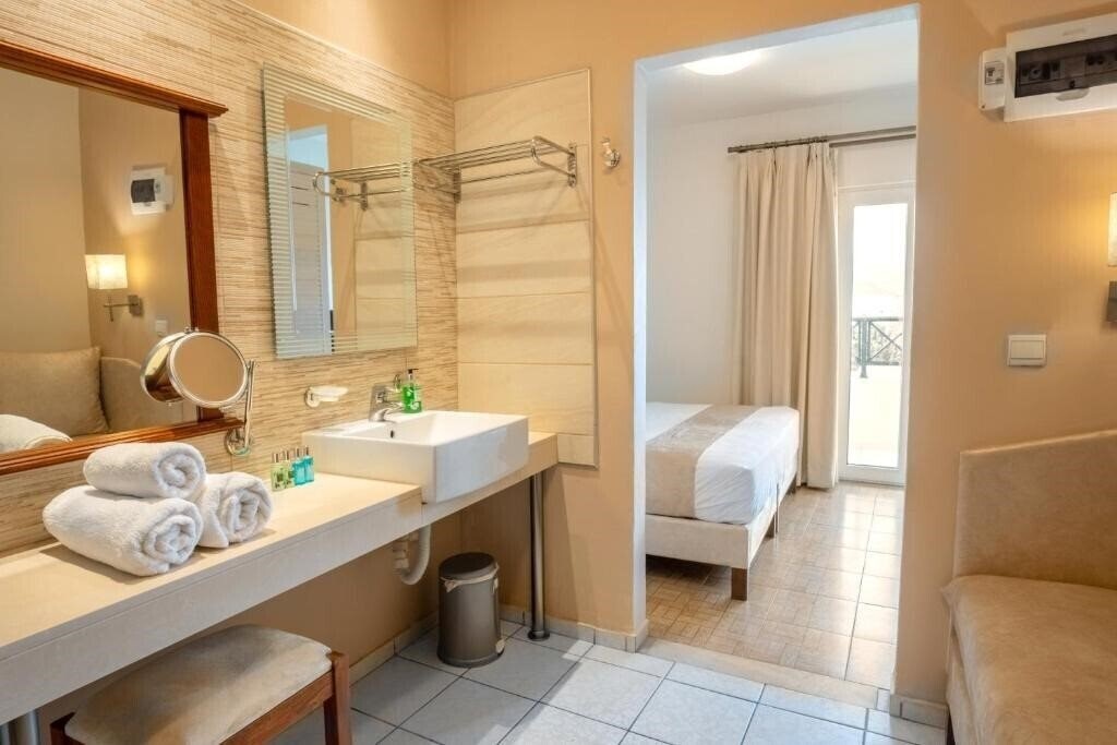Фотография Philoxenia Hotel & SPA Malia (ex. Philoxenia Hotel Apartments) 3*