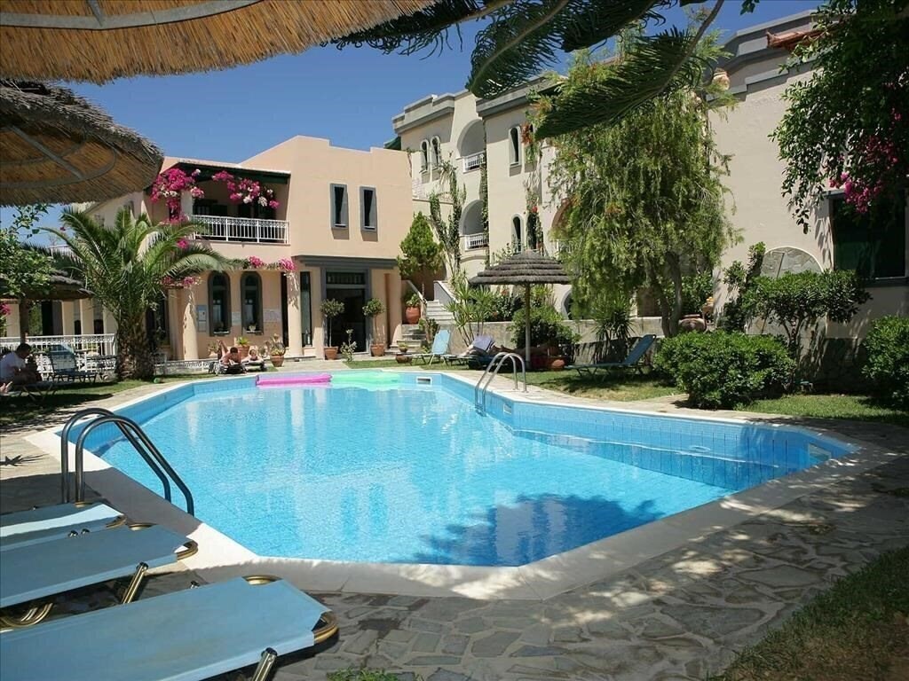 Готель Aquarius Hotel Apartment апартаменты