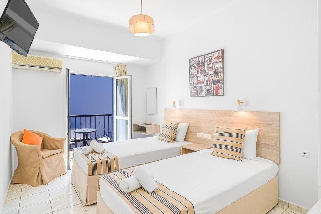 Картинка Happy Days Studios & Apts 3*