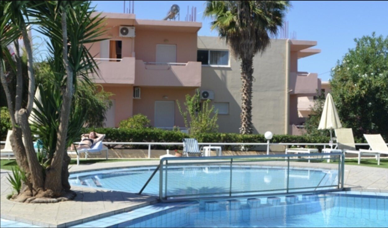 Готель Alexandros Hotel 3*