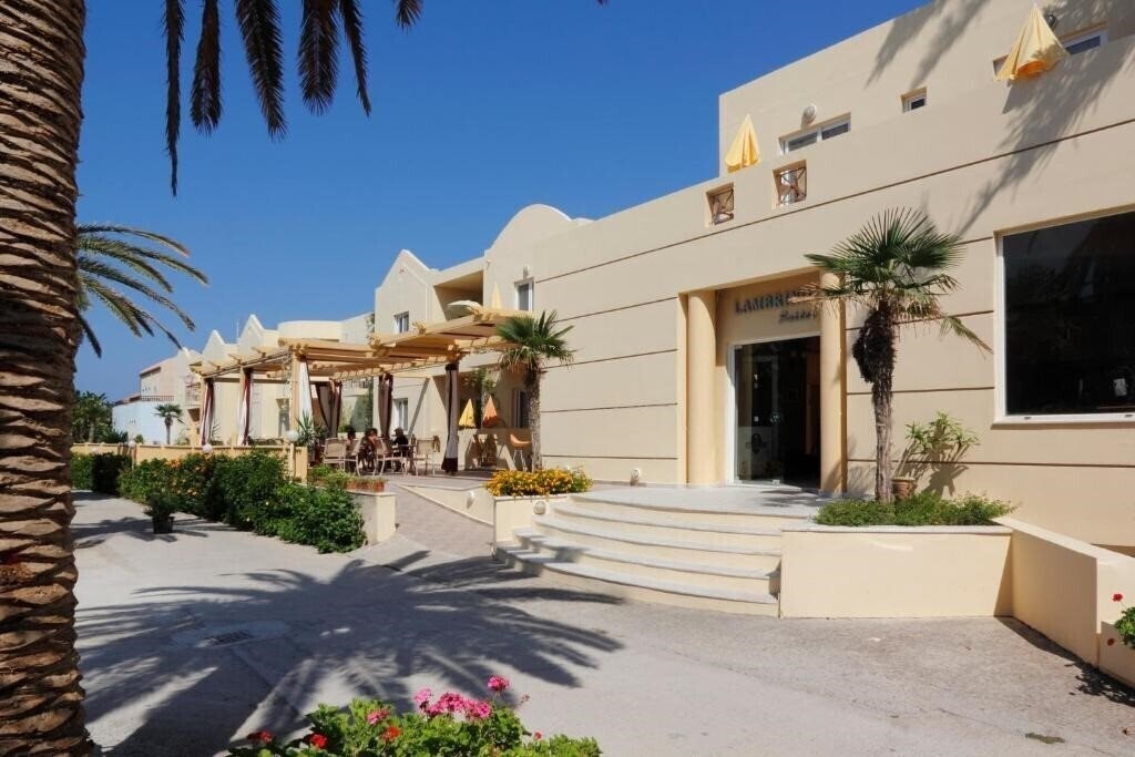 Готель Lambrinos Suites 3*