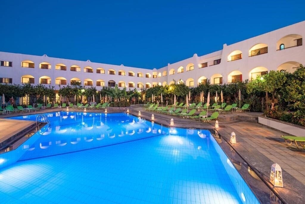 Готель Malia Holidays Hotel 3*