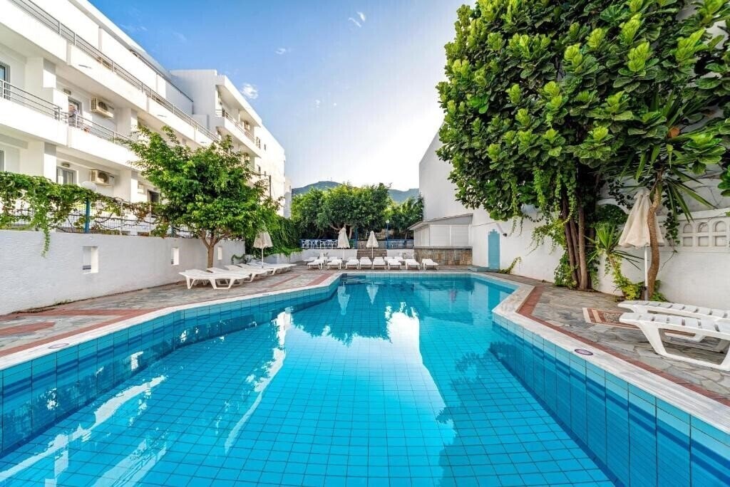 Отель Iro Hotel 2*