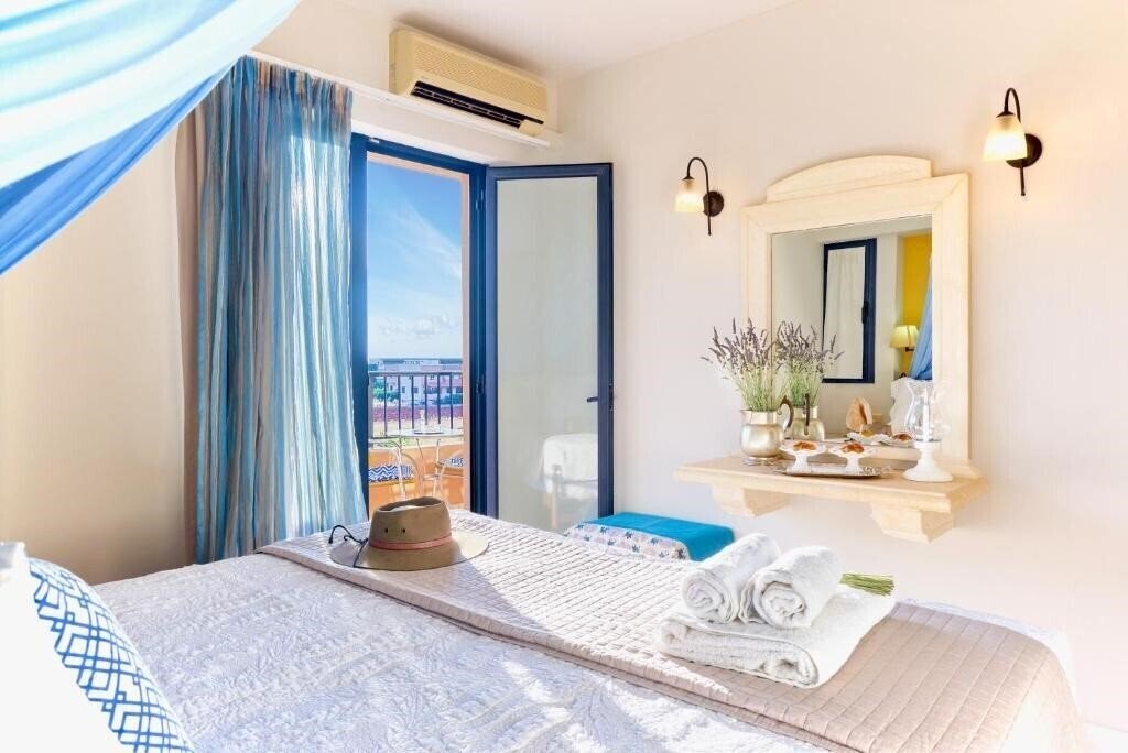 Фото Golden Bay Aparthotel 3*