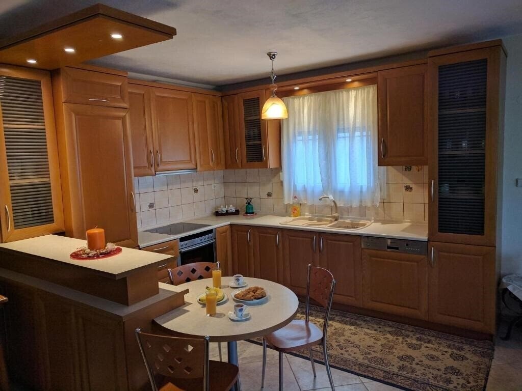 Готель Prinos Apartments 3*
