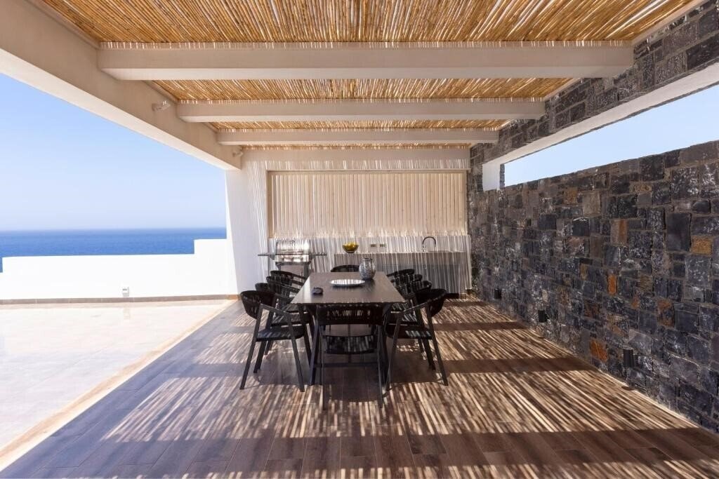 Фотография Rock Bay Villas + 4*