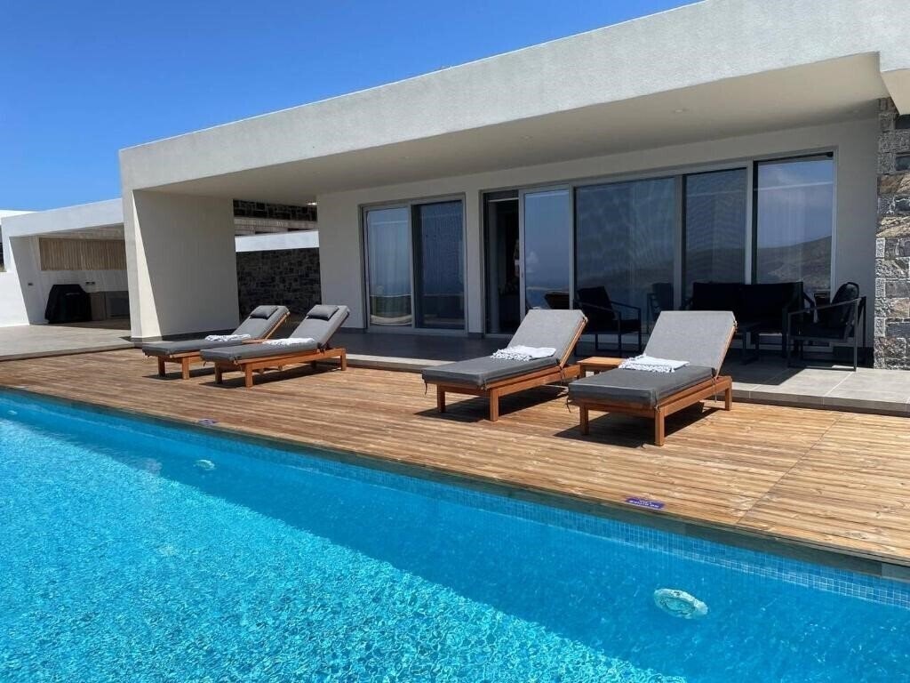 Картинка Rock Bay Villas + 4*