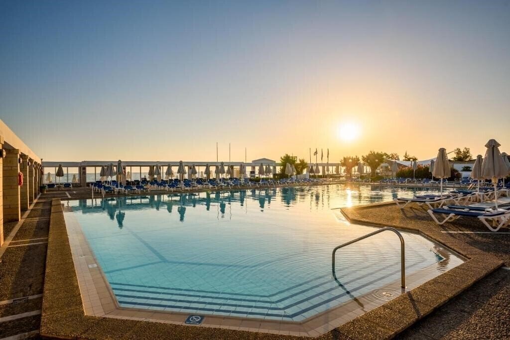 Готель Annabelle Beach Resort 5*