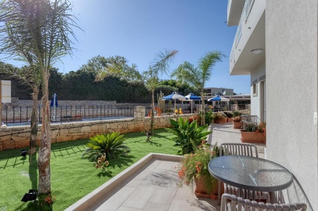 Фото Amara Sea Side Hotel 2*