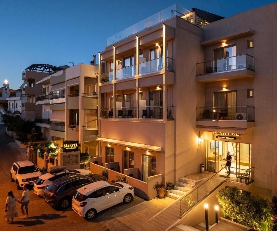 Готель Marvel Deluxe Rooms 4*