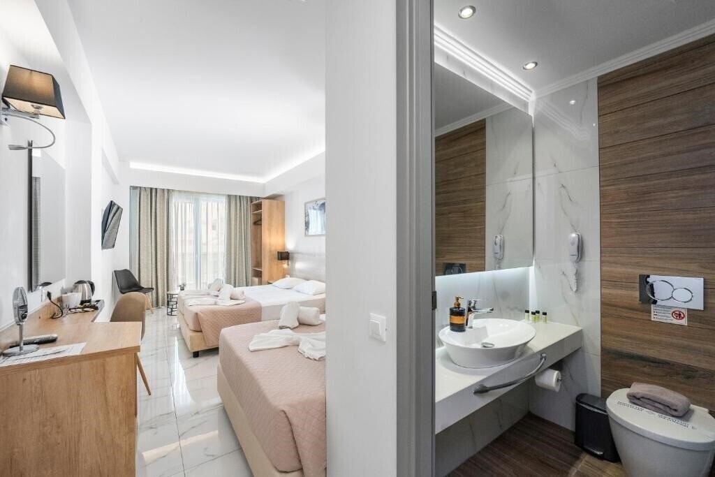 Фотографія Marvel Deluxe Rooms 4*