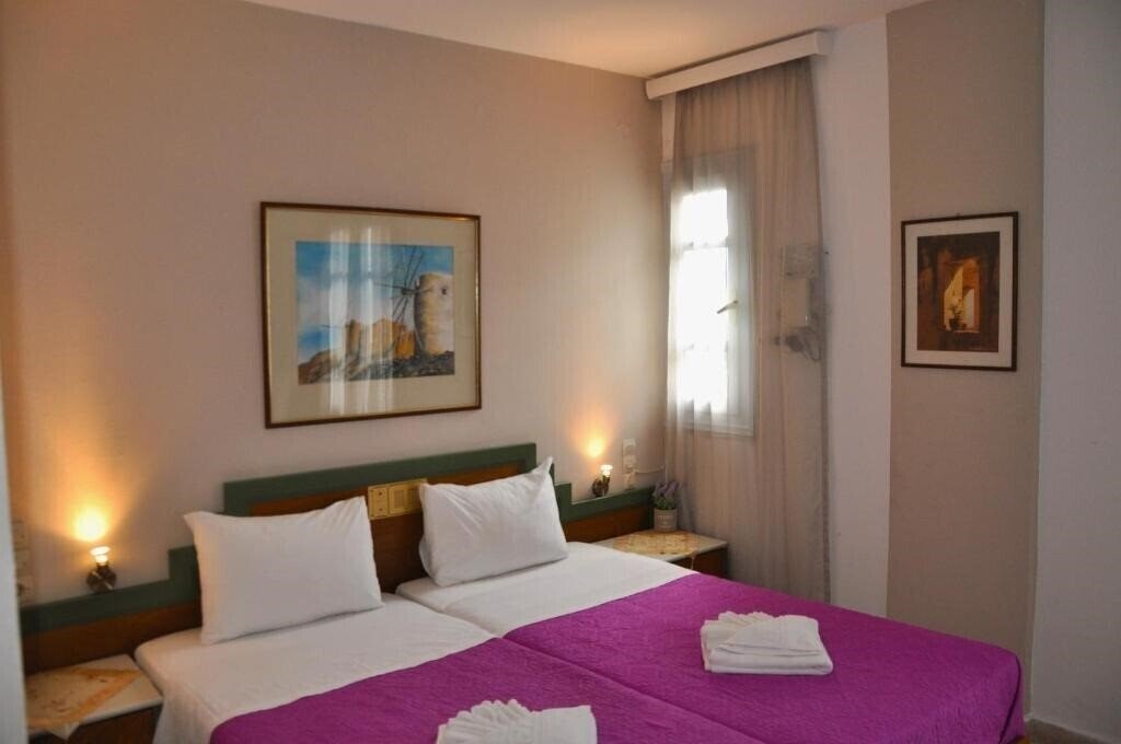 Отель Helen Suites 3*