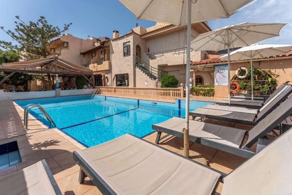 Отель Erato Hotel 3*