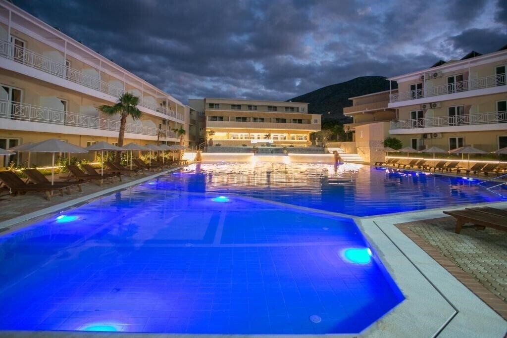 Фотографія Eri Beach & Village 4*