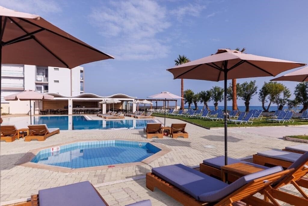 Фото Malia Bay Beach Hotel & Bungalows 4*