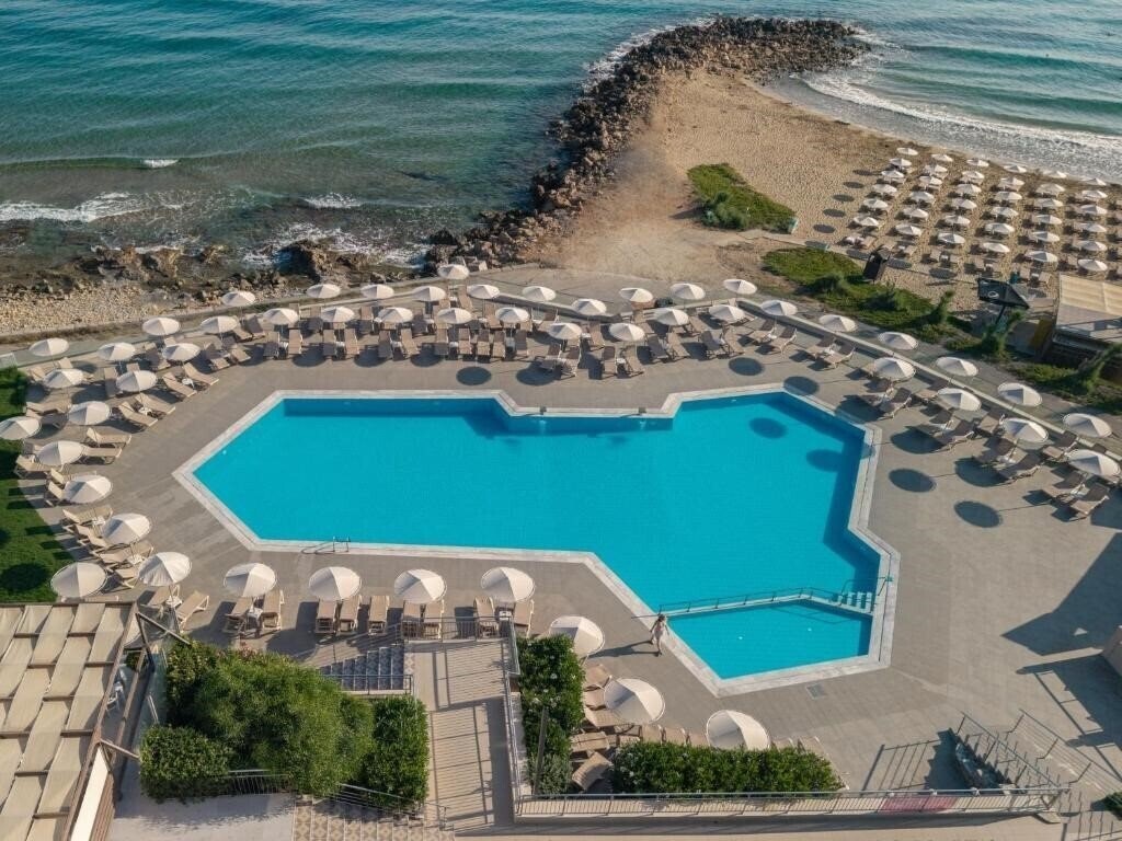 Готель Themis Beach 4*