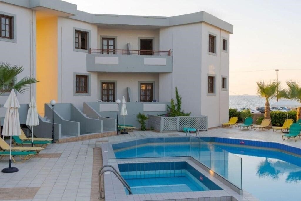 Готель John Mary Apartments 2*