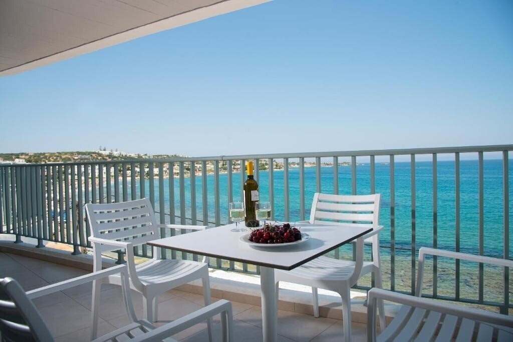 Готель Alia Beach Hotel 3*