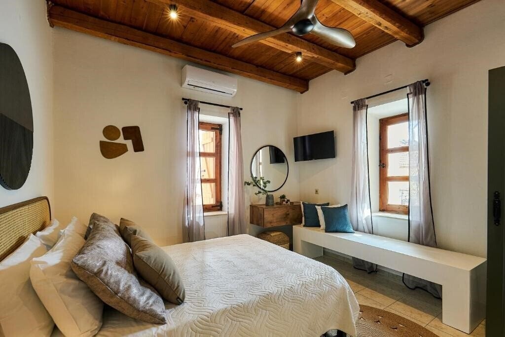 Фотографія Petronikolis Traditional House 4*