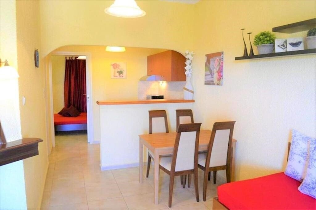 Фотографія Zorbas Village Hotel 2*