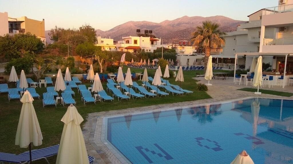 Изображение Neon Beach Hotel 2*
