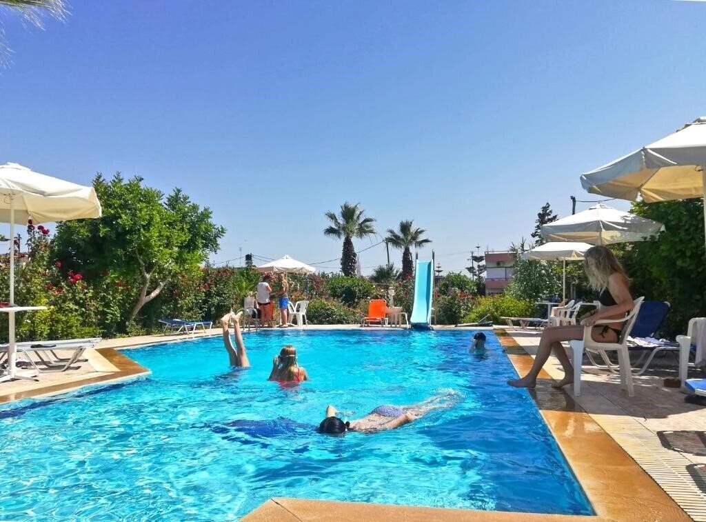 Готель Violetta Hotel Apartments 2*