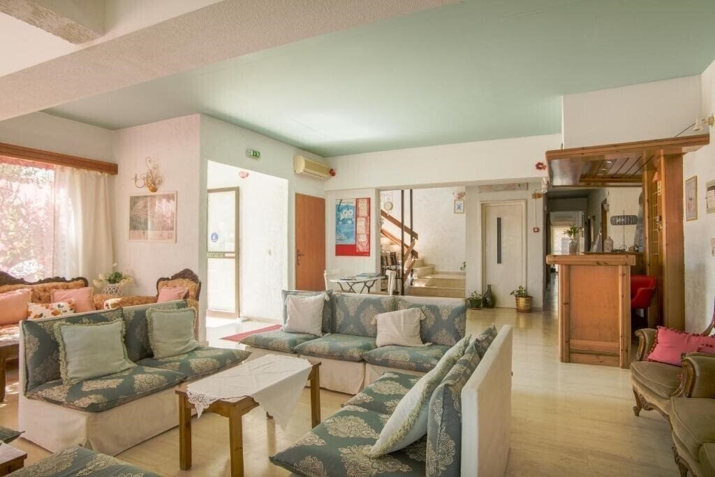 Фото Violetta Hotel Apartments 2*