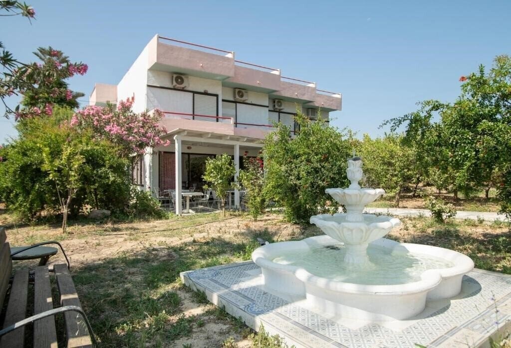 Фотографія Violetta Hotel Apartments 2*